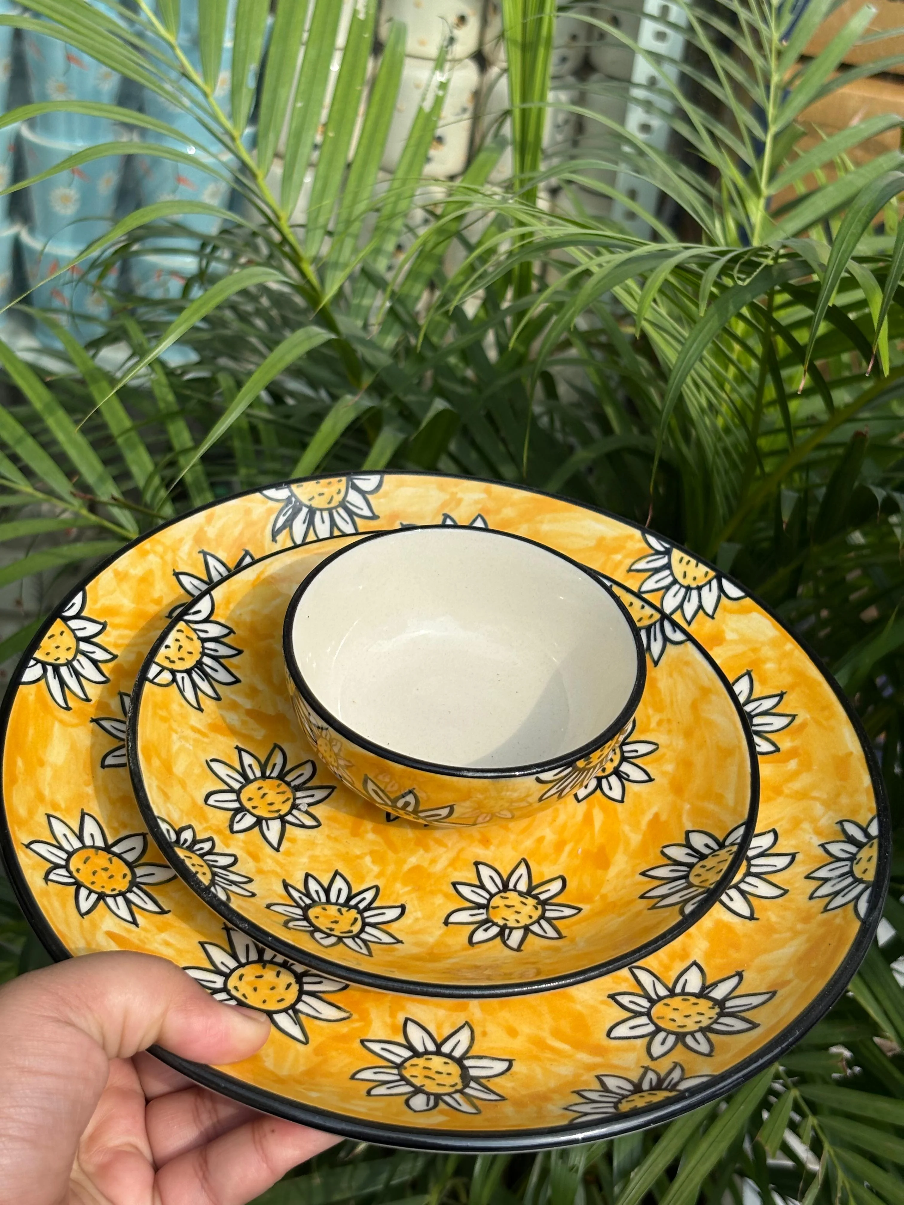 Golden Daisy Handcrafted Premium Dinner Set (Set of 7) - Image 3